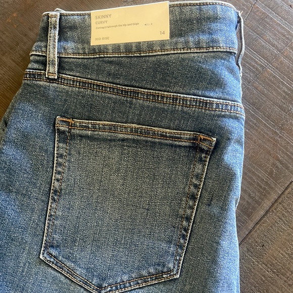 NWT LOFT MID RISE CURVY SKINNY LEG JEANS SZ 14 STRETCH FOR COMFORT-DARK RINSE. - Picture 6 of 7